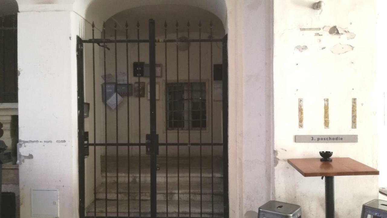 Apartment Mona - Old Town Bratislava Exterior photo